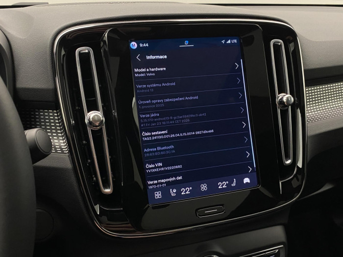 Volvo EC40 BLACK EDITION SINGLE EXT ULTRA Edition na operativní leasing