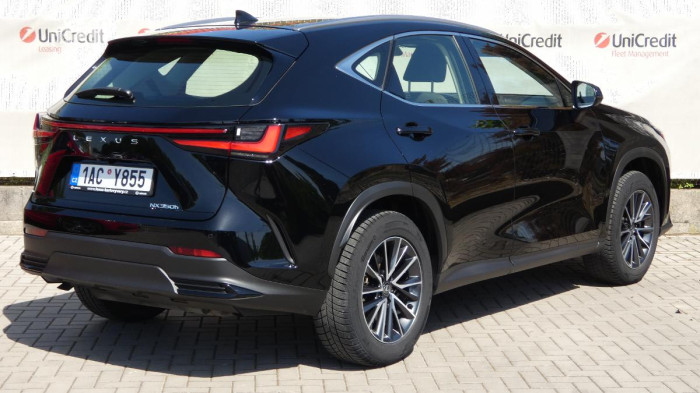 Lexus NX 350h 2.5 E-CVT Comfort Top na operativní leasing