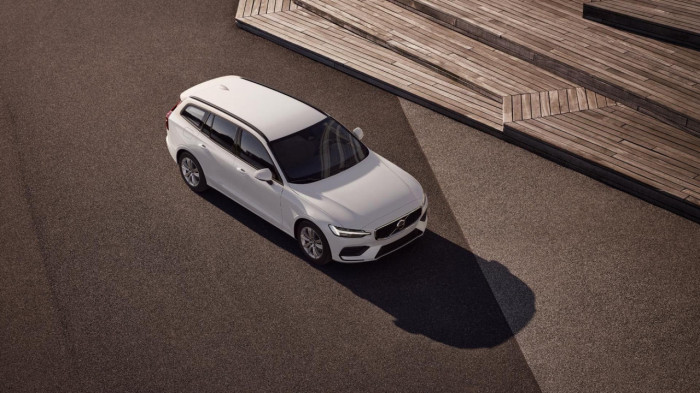 Volvo V60 B4 AUT CORE na operativní leasing