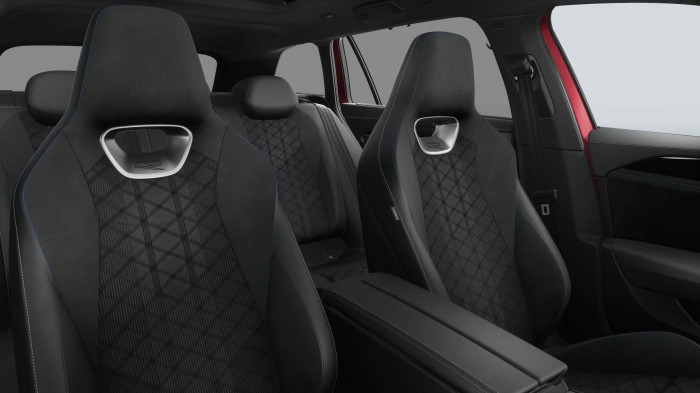 Volkswagen Passat R-Line People 2,0 TSI 150kW 7DSG na operativní leasing