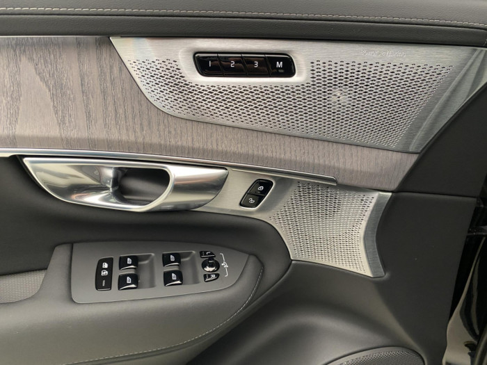 Volvo XC90 T8 AWD Plug-in DARK ULTRA na operativní leasing