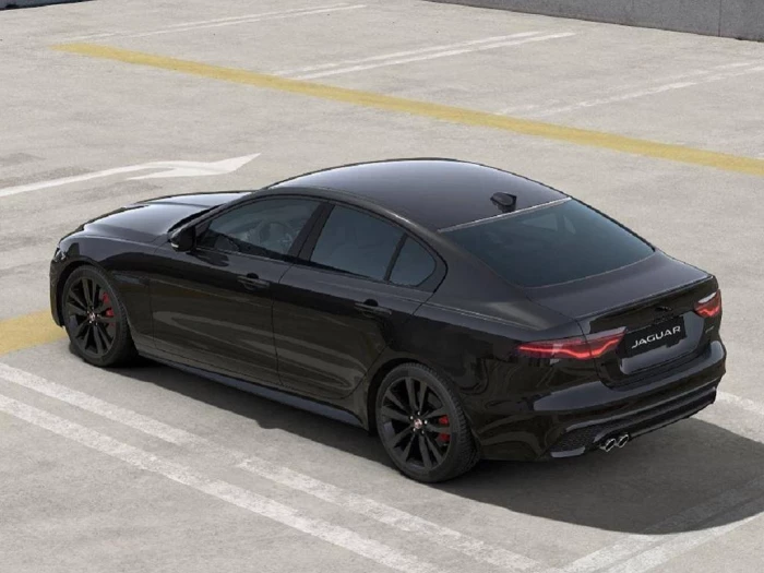 JAGUAR XE D200 R-DYNAMIC BLACK AWD AUT Fullservis na operativní leasing