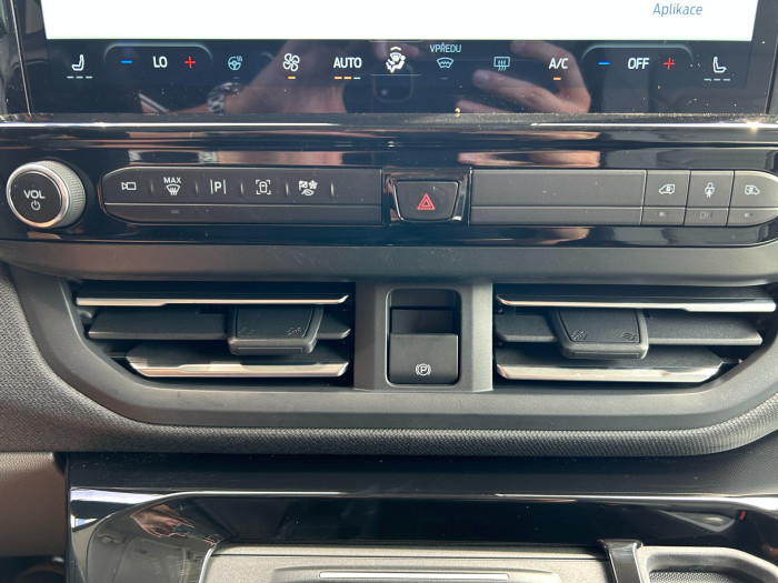 Titanium X L1 2.5 PHEV 171kW na operativní leasing