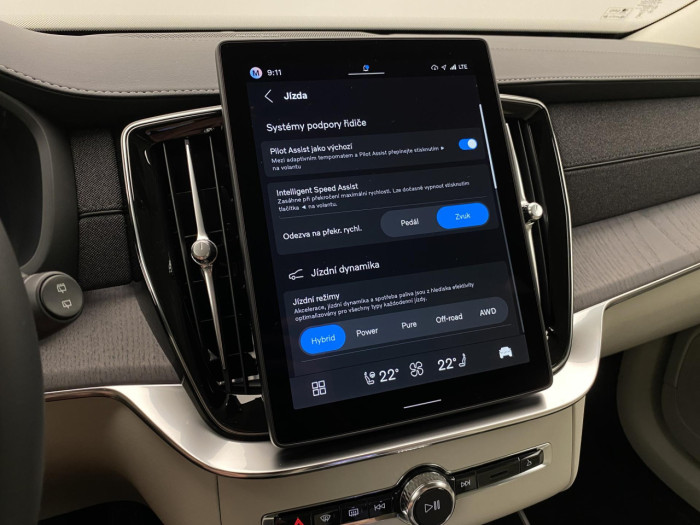 Volvo XC90 T8 AWD Plug-in BRIGHT PLUS 7m na operativní leasing