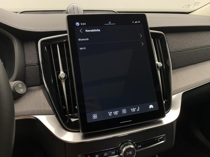 Volvo XC90 T8 AWD Plug-in DARK ULTRA na operativní leasing