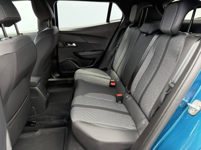 Peugeot 2008 ALLURE Hybrid 1,2 145 e-DCS6 / 107kW na operativní leasing