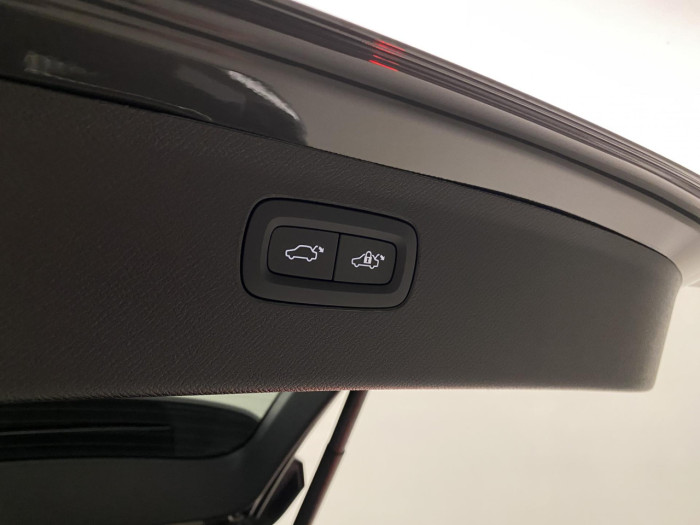 Volvo XC90 T8 AWD RECHARGE BRIGHT PLUS 7m na operativní leasing