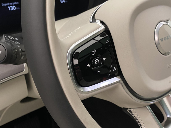 Volvo XC90 T8 AWD Plug-in DARK ULTRA na operativní leasing