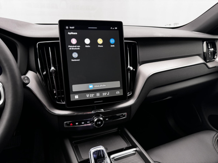 Volvo XC60 B5 AWD AUT PLUS BLACK EDITION na operativní leasing