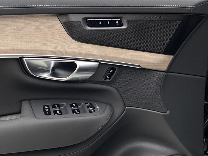 Volvo XC90 T8 AWD RECHARGE BRIGHT PLUS 7m na operativní leasing