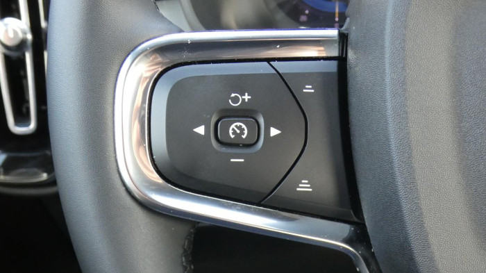 Volvo XC40 B3 mHEV Core aut. na operativní leasing