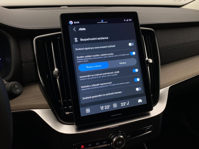 Volvo XC90 T8 AWD Plug-in BRIGHT PLUS 7m na operativní leasing