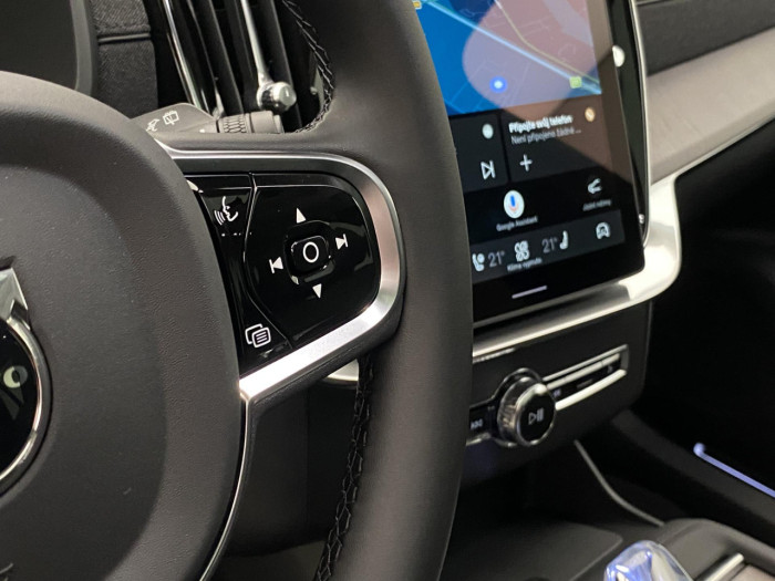 Volvo XC90 T8 AWD Plug-in DARK ULTRA na operativní leasing