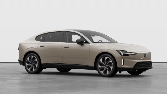 Volvo ES90 PURE ELECTRIC CORE na operativní leasing