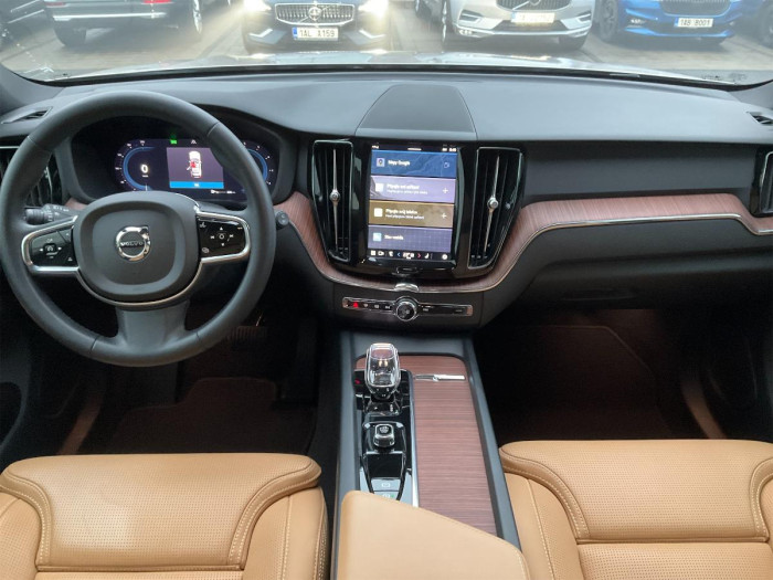 Volvo XC60 B5 AWD Plus Bright Auto na operativní leasing