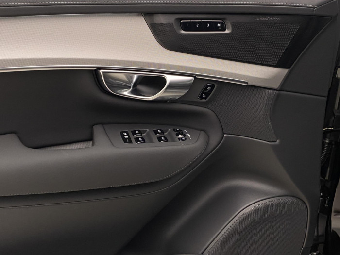 Volvo XC90 B5 AWD AUT BLACK EDITION PLUS na operativní leasing