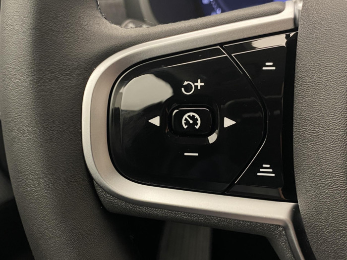 Volvo XC90 B5 AWD AUT DARK PLUS na operativní leasing