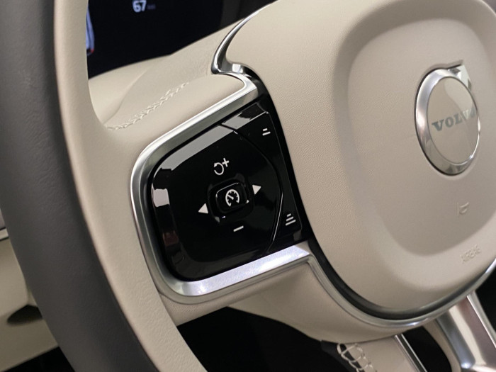 Volvo XC90 T8 AWD Plug-in BRIGHT PLUS 7m na operativní leasing