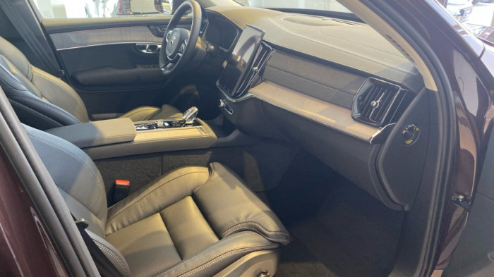 Volvo XC90 ULTRA BRIGHT, T8 AWD, 228+107 kW / 310+145 HP na operativní leasing