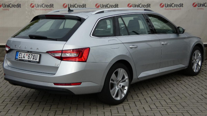 Škoda Superb 1.4 TSI iV Ambition DSG na operativní leasing