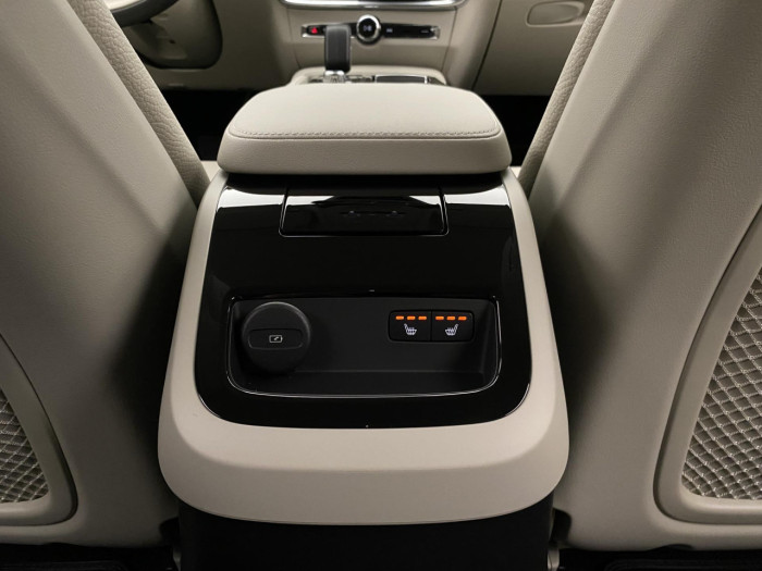 Volvo V90 T6 AWD Plug-in BRIGHT PLUS na operativní leasing