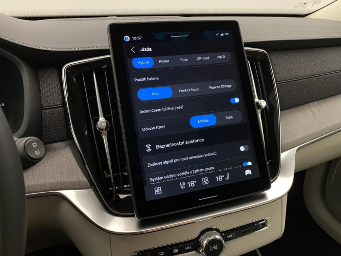 Volvo XC90 T8 AWD Plug-in DARK ULTRA na operativní leasing