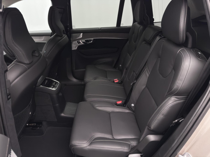 Volvo XC90 T8 AWD Plug-in DARK ULTRA 7 na operativní leasing