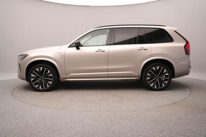 Volvo XC90 T8 AWD Plug-in DARK ULTRA 7 na operativní leasing