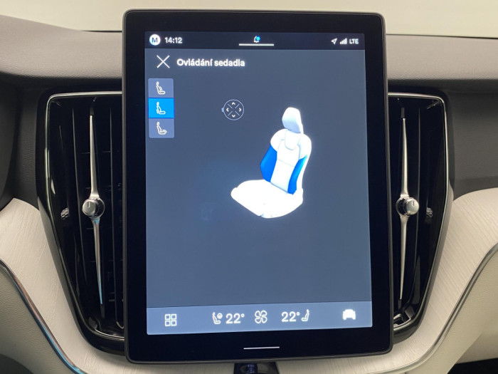 Volvo XC60 B5 AWD AUT DARK PLUS na operativní leasing