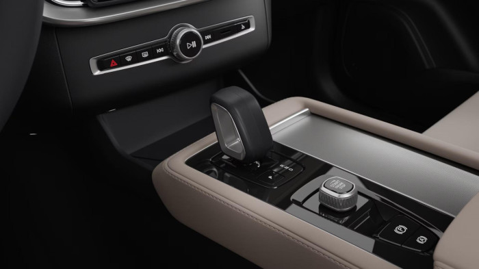 Volvo XC90 B5 AWD AUT CORE 7míst na operativní leasing
