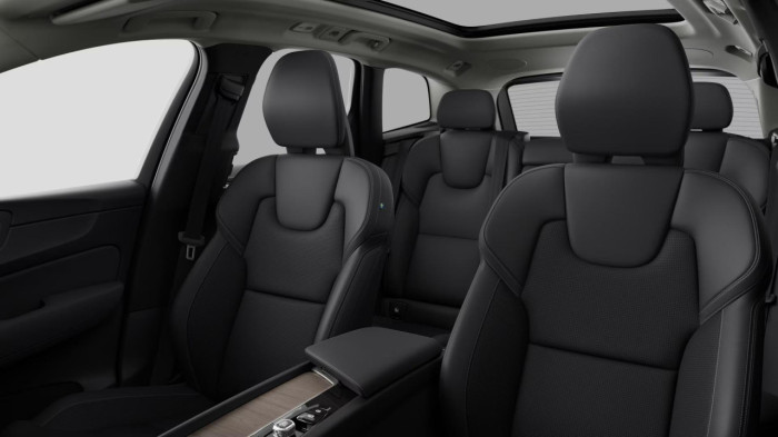 Volvo XC60 B5 AWD AUT DARK ULTRA na operativní leasing