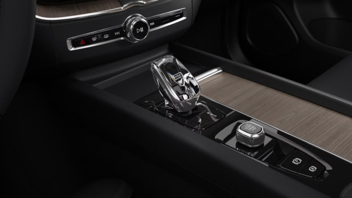 Volvo XC60 B5 AWD AUT DARK ULTRA na operativní leasing