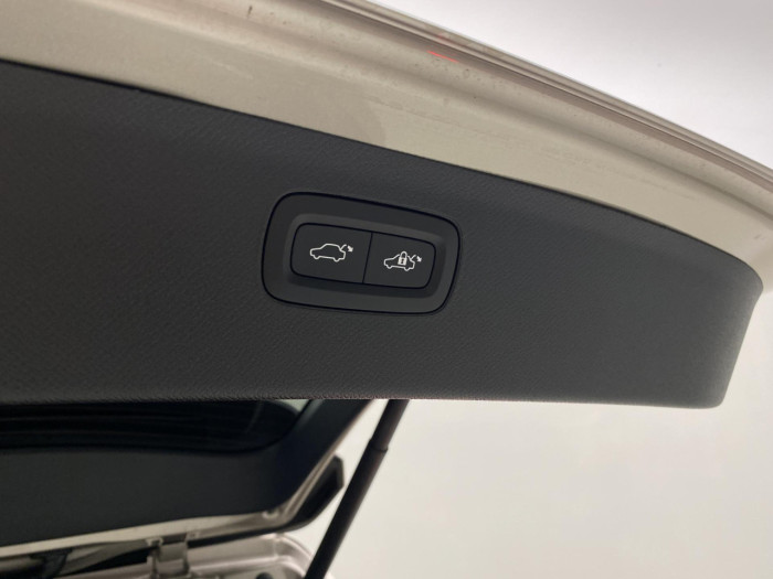 Volvo XC90 T8 AWD Plug-in BRIGHT ULTRA na operativní leasing