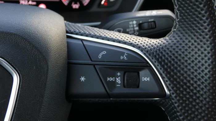 Audi Q3 Sportback 40 TFSI quattro S li na operativní leasing