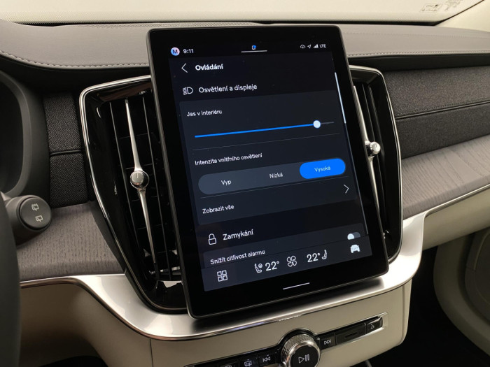 Volvo XC90 T8 AWD Plug-in BRIGHT PLUS 7m na operativní leasing
