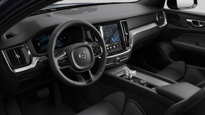 Volvo V60 B4 AUT DARK PLUS na operativní leasing