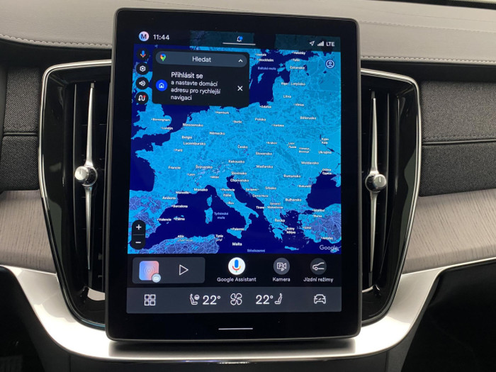 Volvo XC90 T8 AWD Plug-in DARK PLUS 7m na operativní leasing