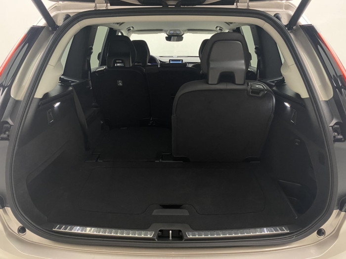 Volvo XC90 B5 AWD AUT DARK PLUS na operativní leasing