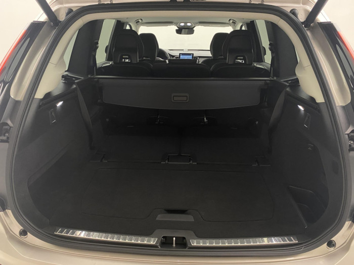 Volvo XC90 B5 AWD AUT DARK PLUS na operativní leasing
