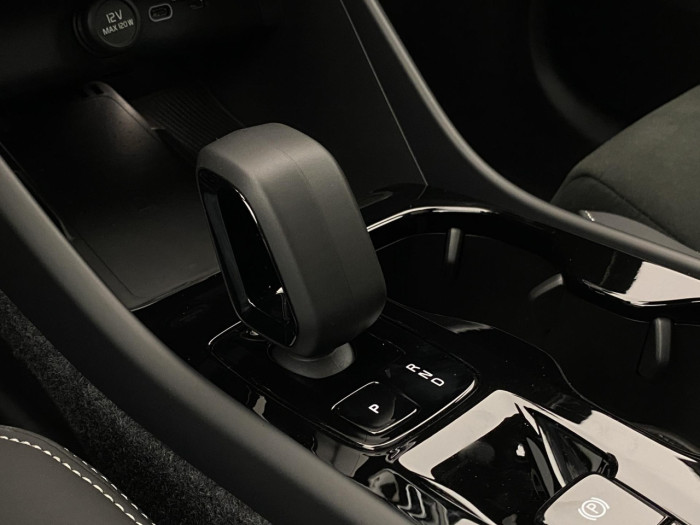 Volvo XC40 B3 AUT DARK PLUS na operativní leasing