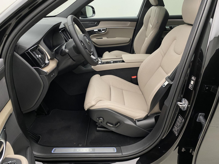 Volvo XC90 T8 AWD Plug-in BRIGHT PLUS 7m na operativní leasing