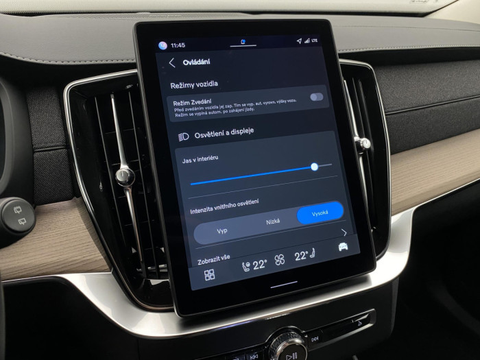 Volvo XC90 T8 AWD RECHARGE BRIGHT PLUS 7m na operativní leasing