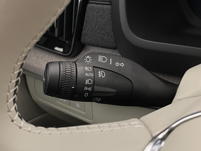 Volvo XC90 T8 AWD Plug-in DARK ULTRA na operativní leasing