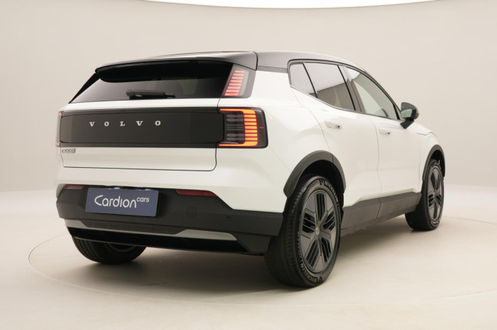 Volvo EX30 CROSS COUNTRY P5 LONG R. PLUS na operativní leasing