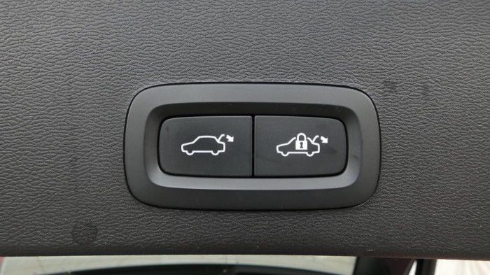 Volvo XC40 B3 Core DCT na operativní leasing