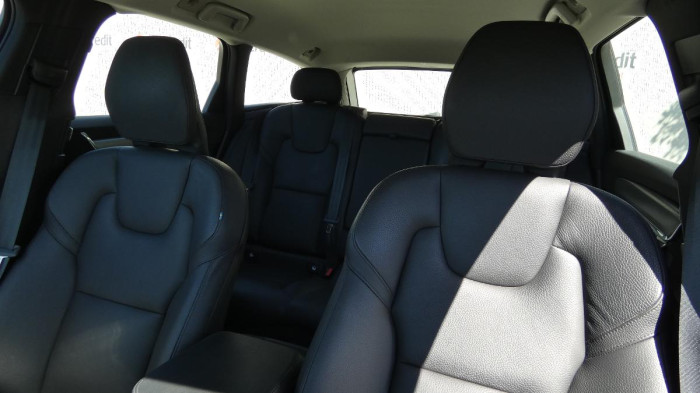 Volvo V90 B4 mHEV AWD aut. Momentum Pro na operativní leasing