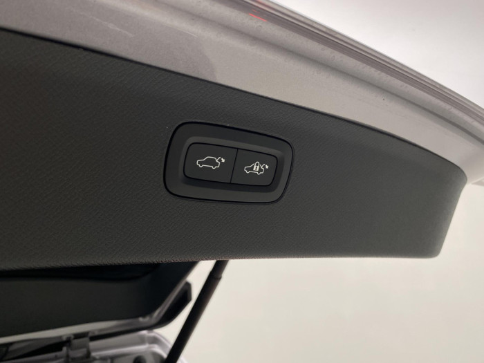 Volvo XC90 T8 AWD Plug-in BRIGHT ULTRA na operativní leasing
