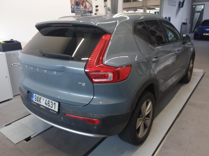 Volvo XC40 T2 FWD Momentum Core na operativní leasing