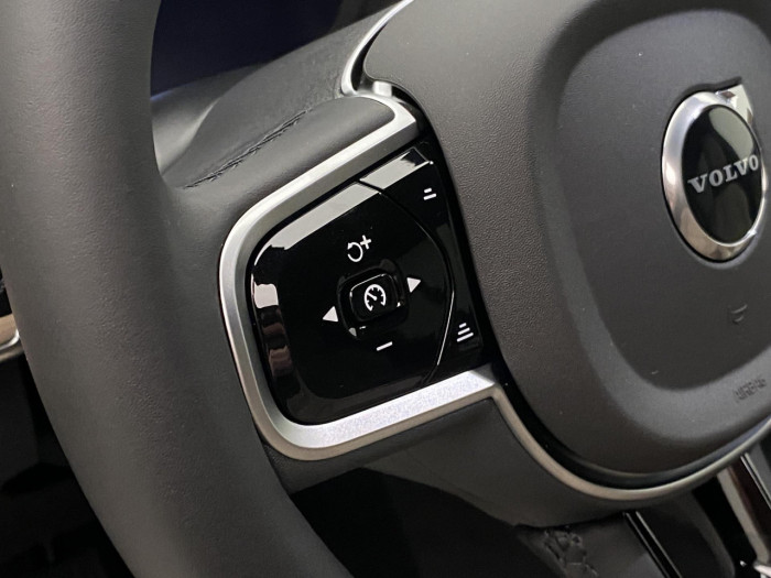 Volvo XC90 T8 AWD Plug-in DARK PLUS 7m na operativní leasing