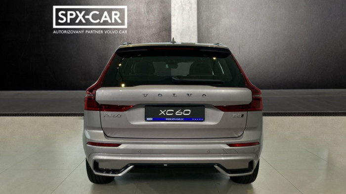 Volvo XC60 PLUS DARK, B5 AWD, 184+10 kW / 250+14 HP na operativní leasing